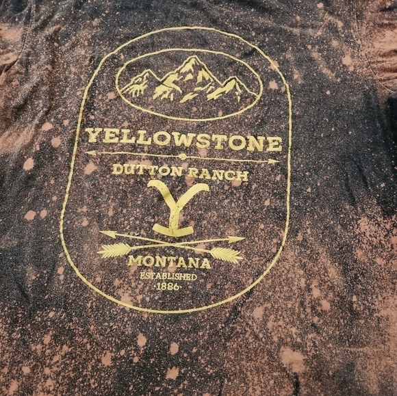YELLOWSTONE Dutton Ranch Distressed Custom Graphic Tee Size Large New - Picture 2 of 4